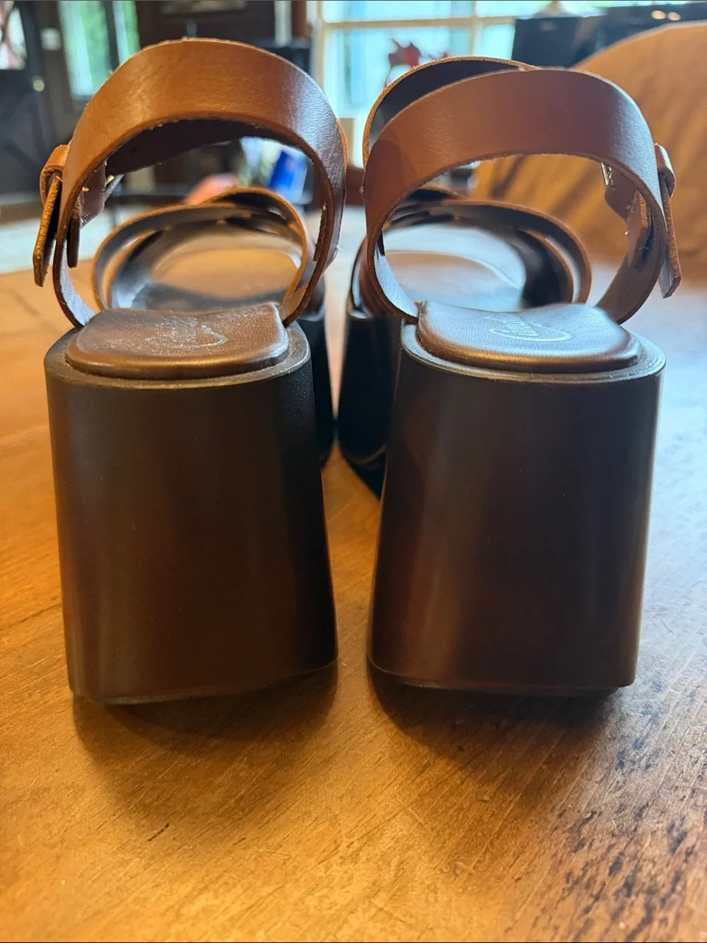 Candie’s Elisabeth Leather platform Sandal size 8